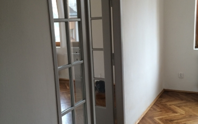 vchod do obývacího pokoje